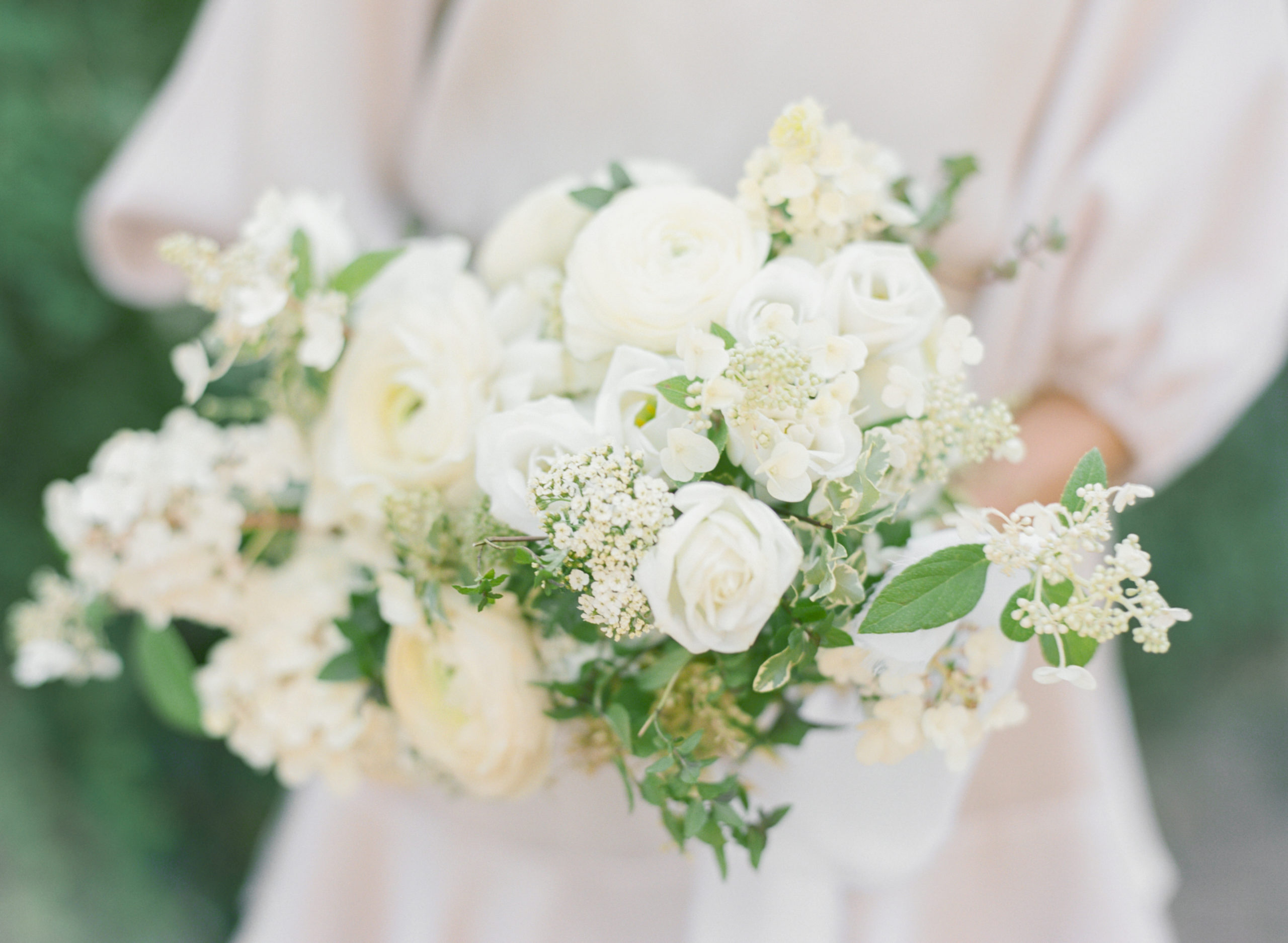 -fine-art-wedding-bouquet-all-white-wedding-bouquet-neutral-bouquet